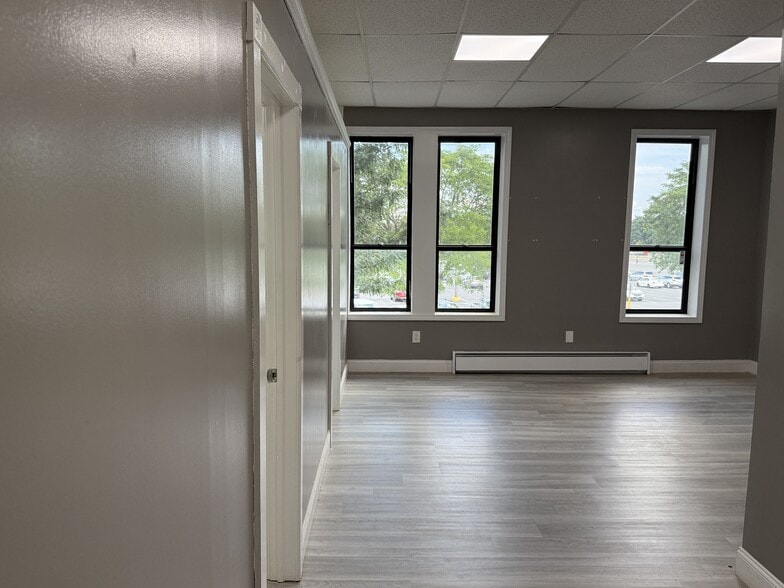 494 Main St, New Britain, CT for lease - Building Photo - Image 2 of 5