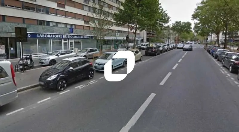 Retail in Boulogne-Billancourt for lease - Building Photo - Image 1 of 1