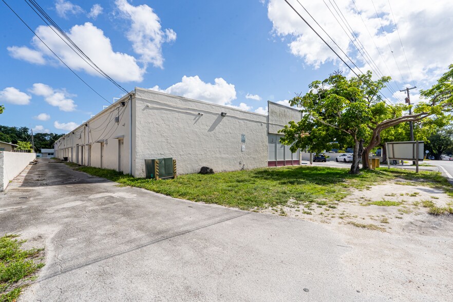 1620-1648 NE 148th St, Miami, FL for sale - Building Photo - Image 3 of 19