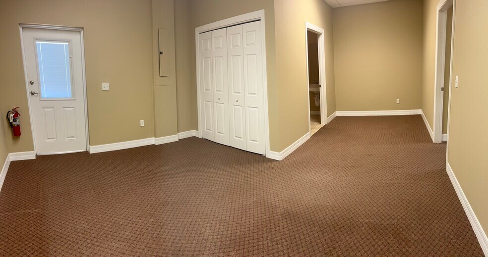 6105 Deltona Blvd, Spring Hill, FL for lease - Interior Photo - Image 3 of 19