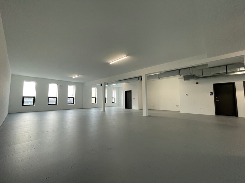 622 W Roosevelt Rd, Chicago, IL for lease - Interior Photo - Image 3 of 3