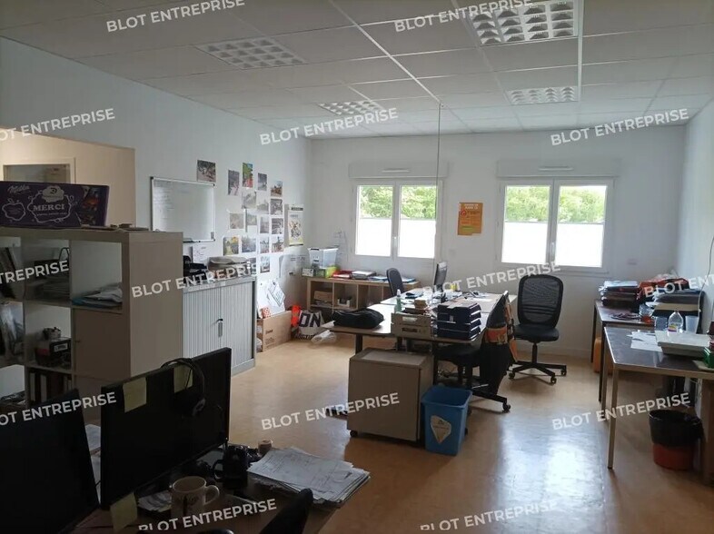 Flex in Orvault for lease - Interior Photo - Image 3 of 8