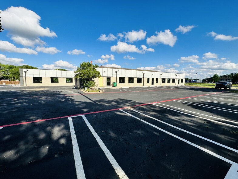 1901 W Irving Blvd, Irving, TX for lease - Building Photo - Image 3 of 16