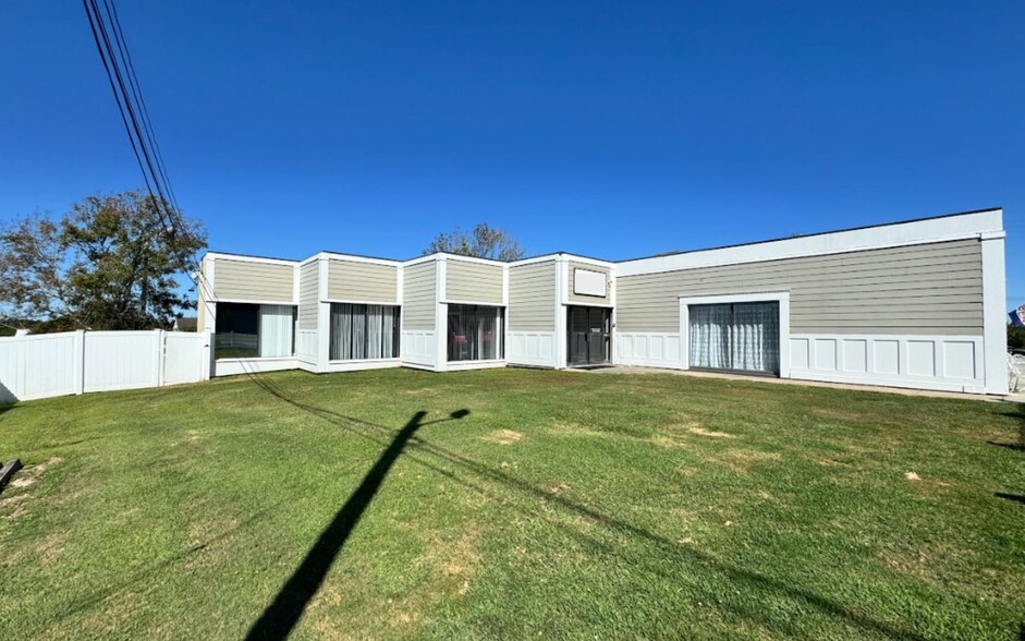 936 Aquidneck Ave, Middletown, RI for sale - Building Photo - Image 1 of 1