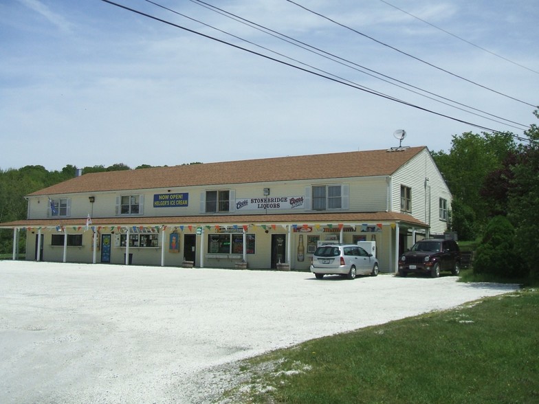 2490 Main Rd, Tiverton, Ri 02878 