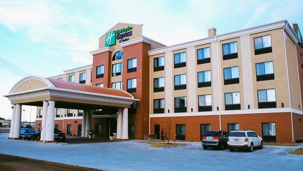 1903 Pauline Pl, Pratt, KS for sale - Primary Photo - Image 1 of 1