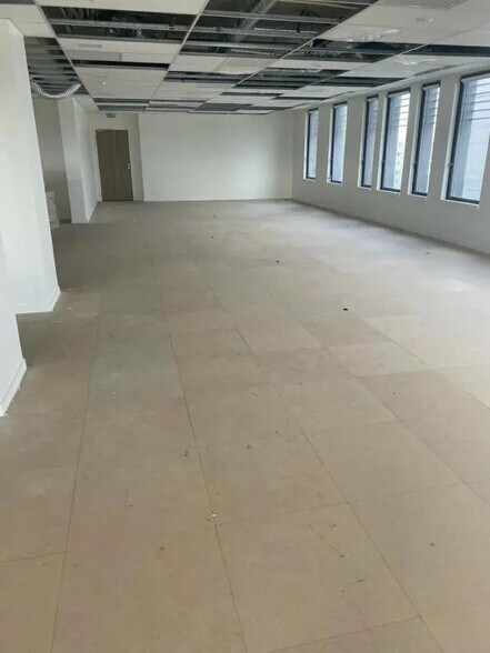 Office in Décines-Charpieu for lease - Interior Photo - Image 3 of 7