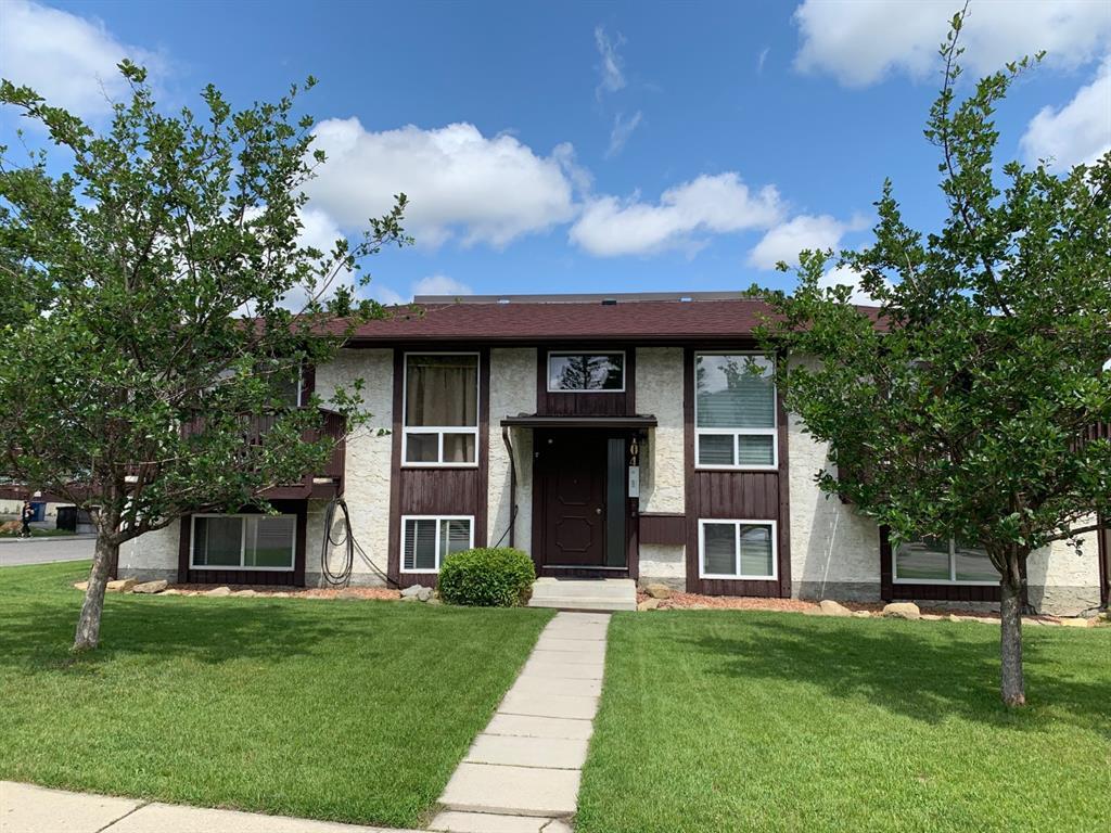 104 Sabrina Way SW, Calgary, AB for sale Primary Photo- Image 1 of 1