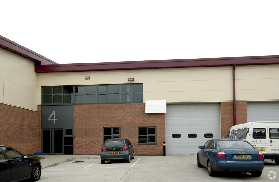 89 Manor Farm Rd, Wembley for sale - Building Photo - Image 2 of 2