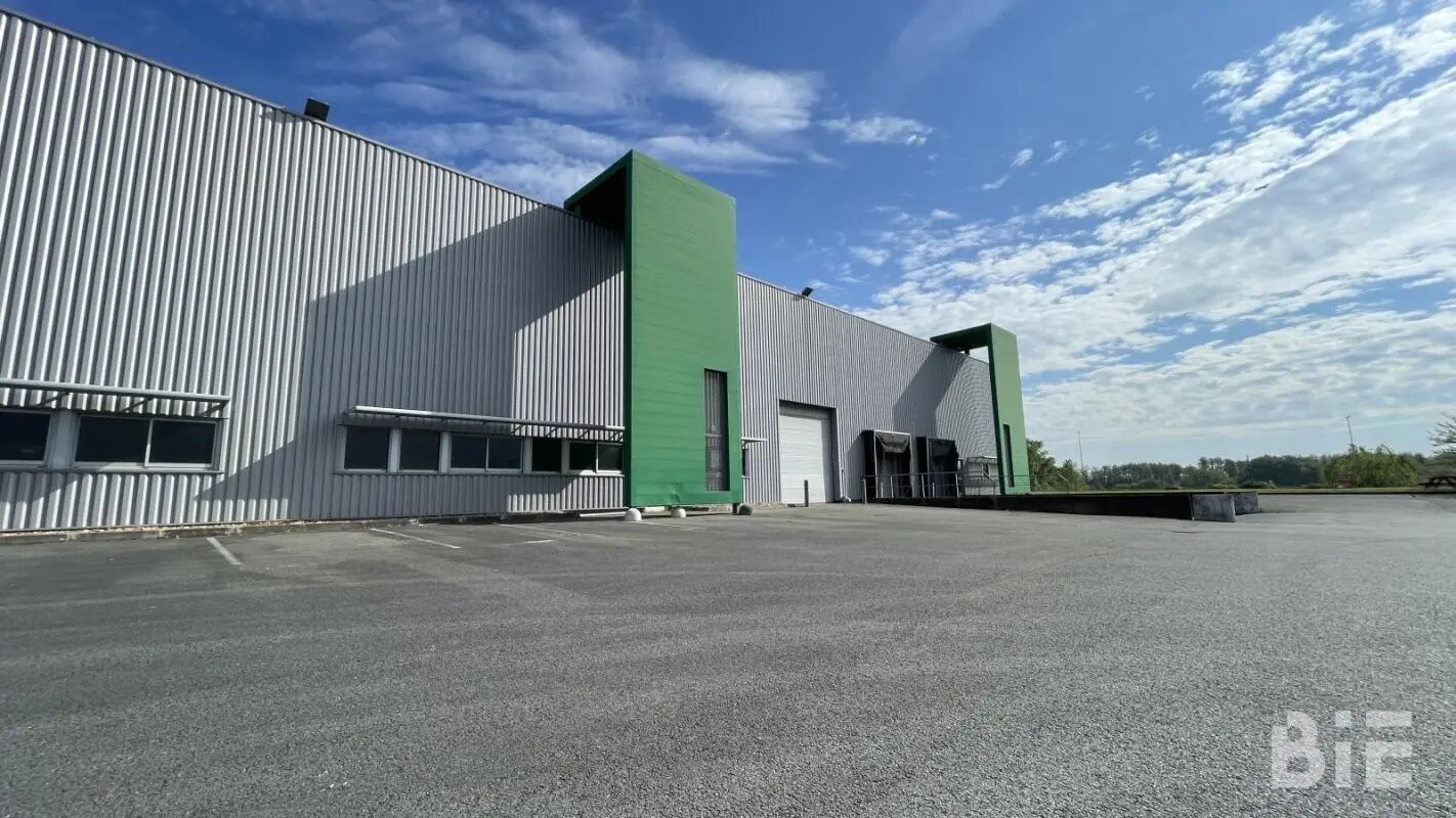 Office in Blanquefort for lease Building Photo- Image 1 of 9