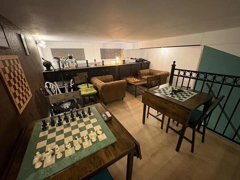 Retail in Le Havre for lease - Interior Photo - Image 2 of 4