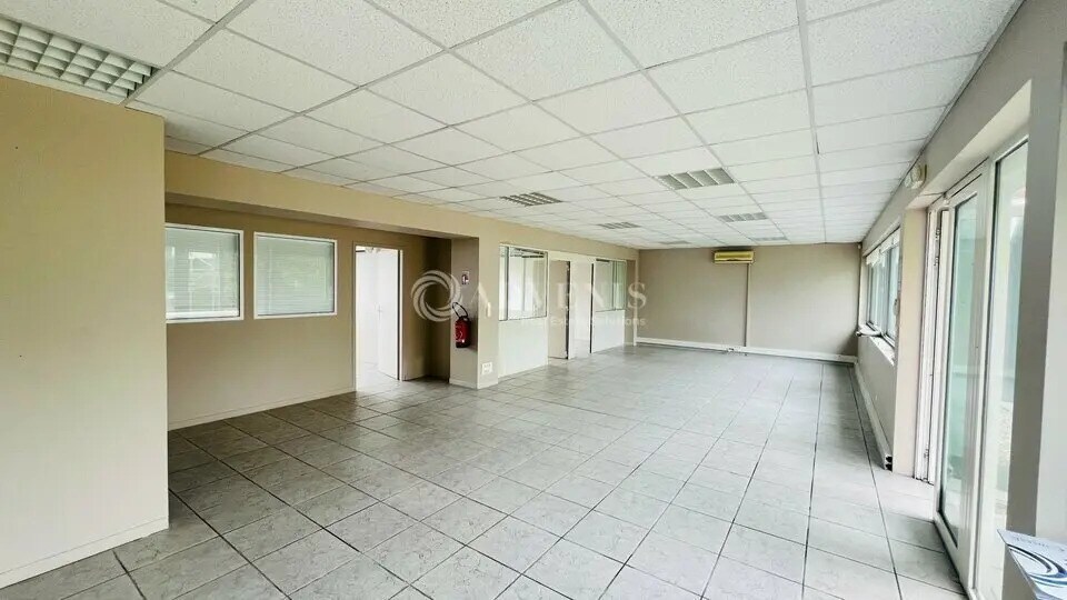 Office in Pessac for lease - Interior Photo - Image 1 of 5