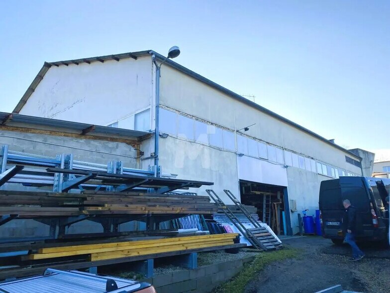 Flex in Ormoy for sale - Building Photo - Image 1 of 8