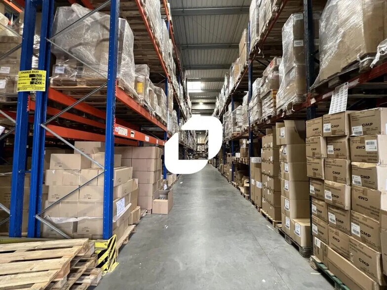 Office in Sars-et-Rosières for lease - Building Photo - Image 2 of 17