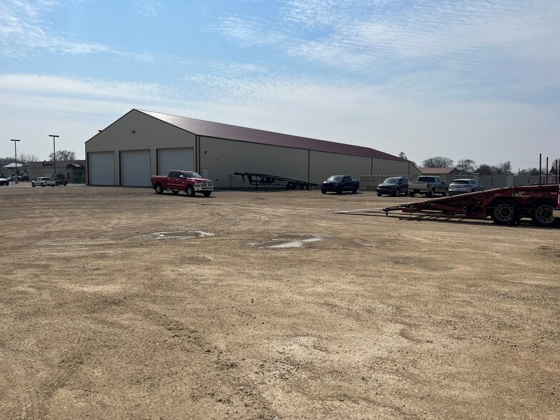 409 NE 11th St, Austin, MN for lease - Building Photo - Image 3 of 16