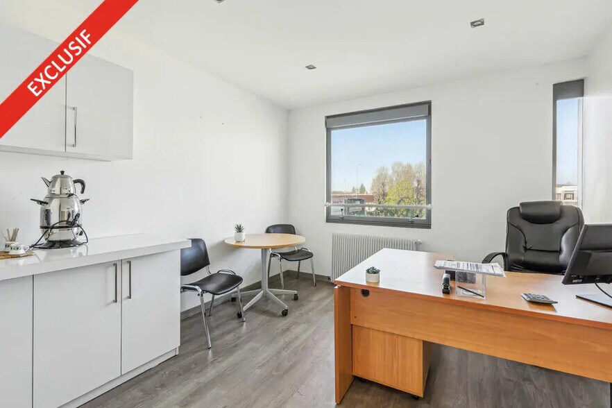 Flex in Lisses for lease - Interior Photo - Image 3 of 5