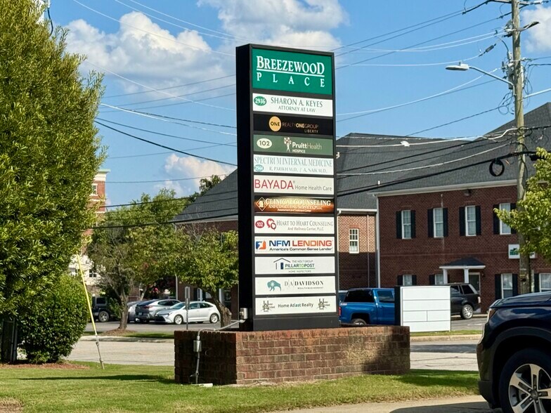 2936 Breezewood Ave, Fayetteville, NC for lease - Building Photo - Image 2 of 15