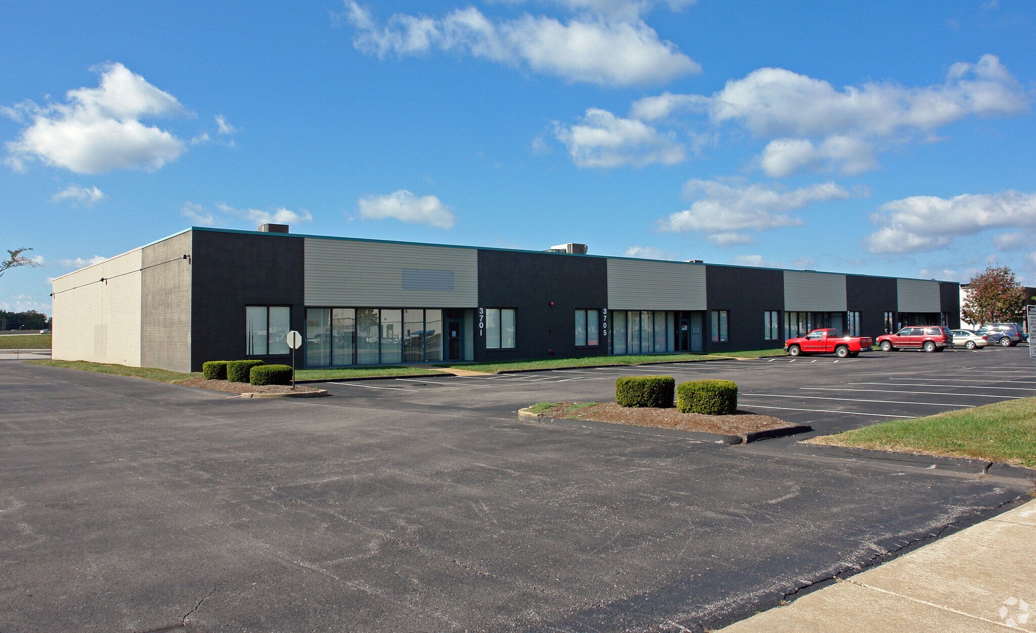 3701-3715 Mueller Rd, Saint Charles, MO for sale Primary Photo- Image 1 of 1