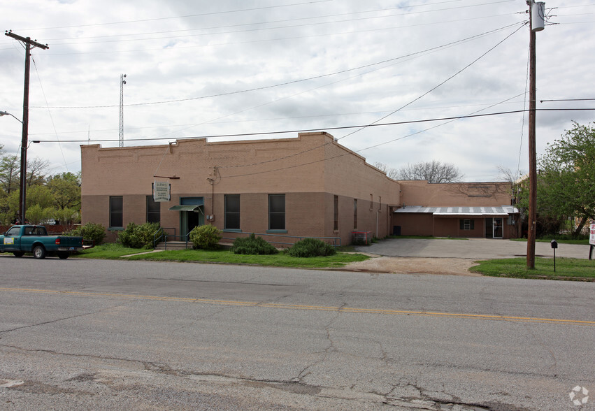 301 N College St, Waxahachie, TX for lease - Primary Photo - Image 2 of 4