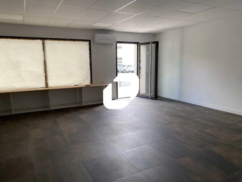 Location Commerce 50 m² - Photo 1