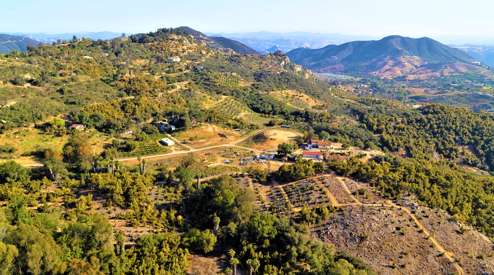 6036 Rainbow Heights Rd, Fallbrook, CA for sale - Primary Photo - Image 1 of 111