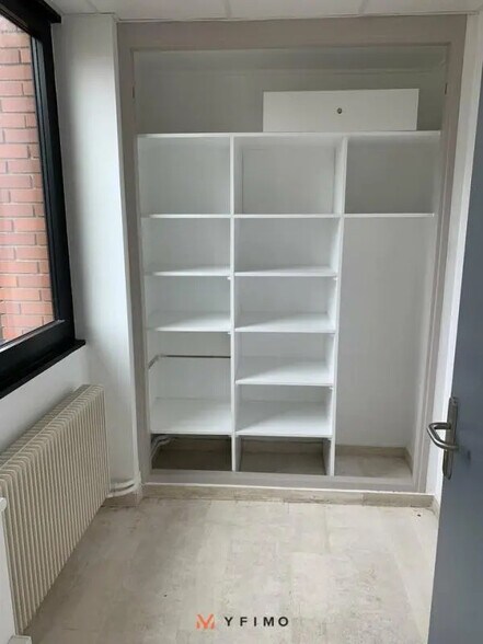 Office in Orgeval for lease - Interior Photo - Image 3 of 4