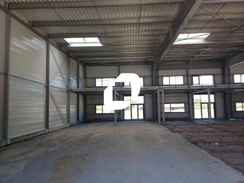 Flex in Thouaré-sur-Loire for sale - Interior Photo - Image 2 of 12