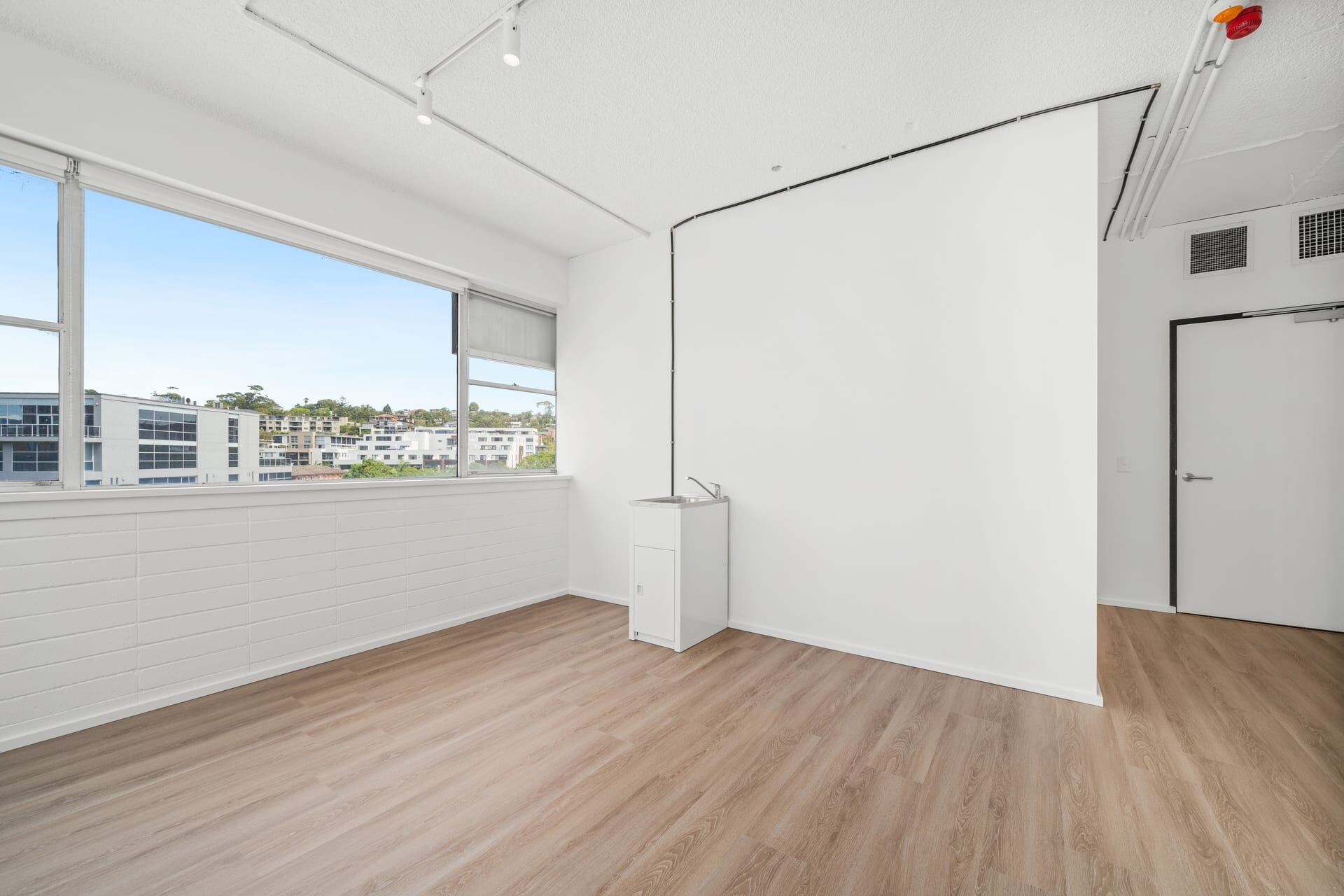685 Pittwater Rd, Dee Why for lease Interior Photo- Image 1 of 1