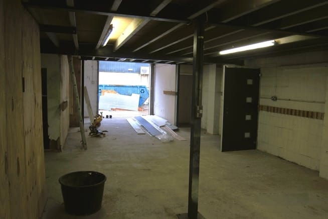 7 Black Moor Rd, Verwood, DOR BH31 6AX - Unit 12 -  - Interior Photo - Image 1 of 4