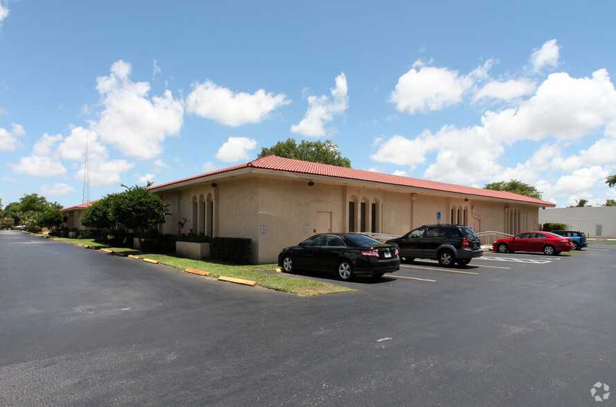 7500 NW 5th St, Plantation, FL for sale - Primary Photo - Image 1 of 8