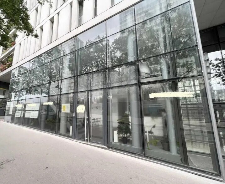 Office in Paris for sale - Building Photo - Image 1 of 5