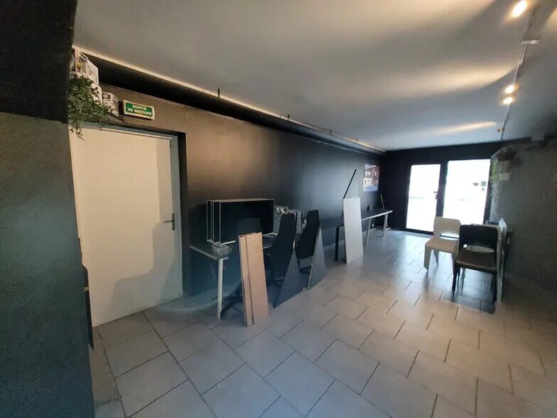 Retail in Alès for sale - Interior Photo - Image 2 of 17