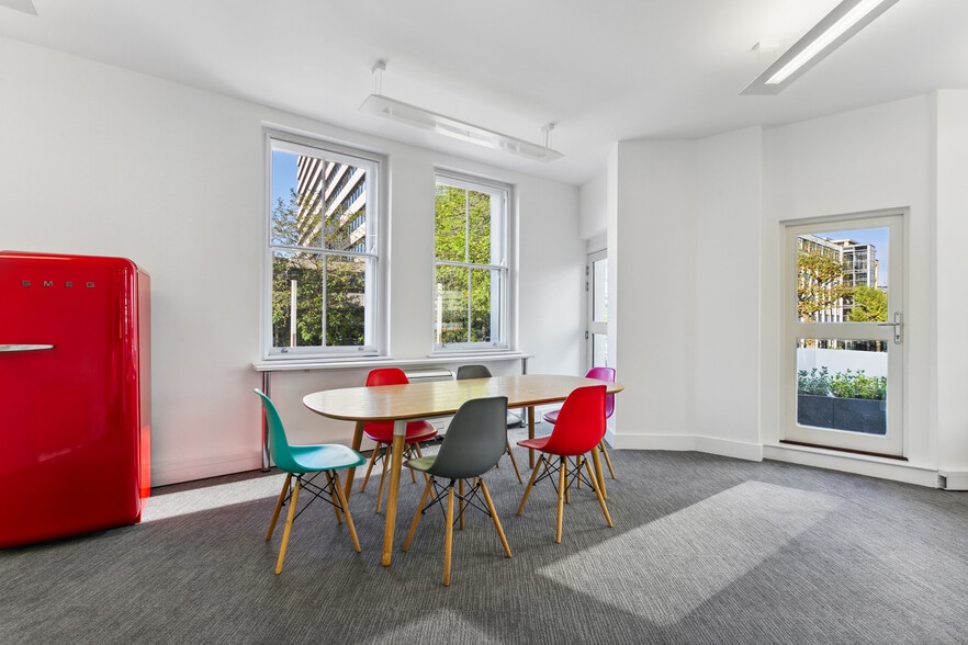 7-8 Lyric Sq, London for lease - Building Photo - Image 3 of 13
