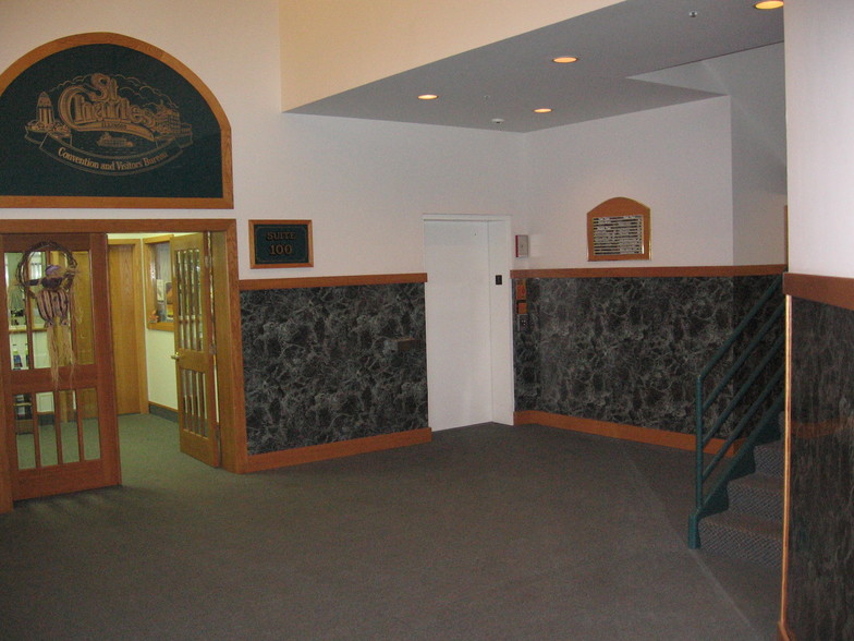 311 N 2nd St, St Charles, IL for lease - Interior Photo - Image 3 of 4