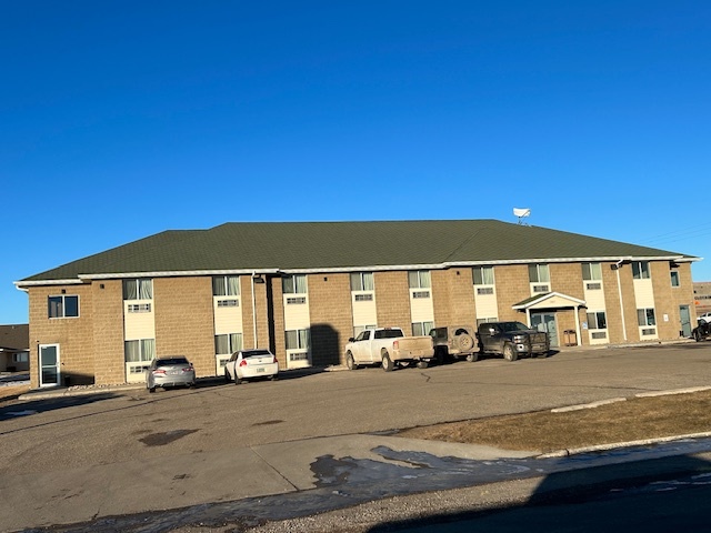 1007 11th St E, Bottineau, ND for sale - Building Photo - Image 1 of 4