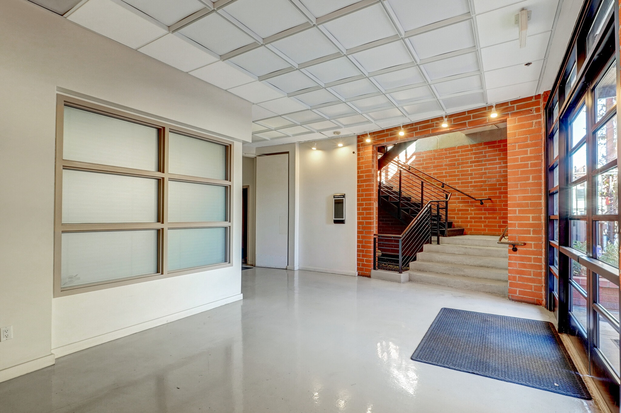 2330 Pontius Ave, Los Angeles, CA for lease Interior Photo- Image 1 of 5