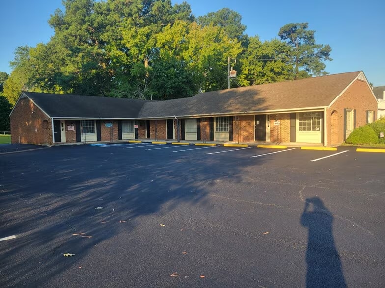 3217 Western Branch Blvd, Chesapeake, VA for lease - Building Photo - Image 1 of 19