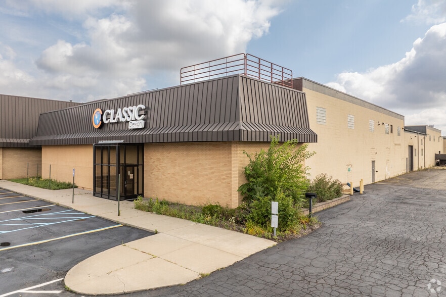 2400 Stephenson Hwy, Troy, MI for lease - Primary Photo - Image 2 of 5