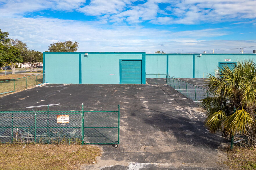 2560 Fowler St, Fort Myers, FL for lease - Building Photo - Image 2 of 73