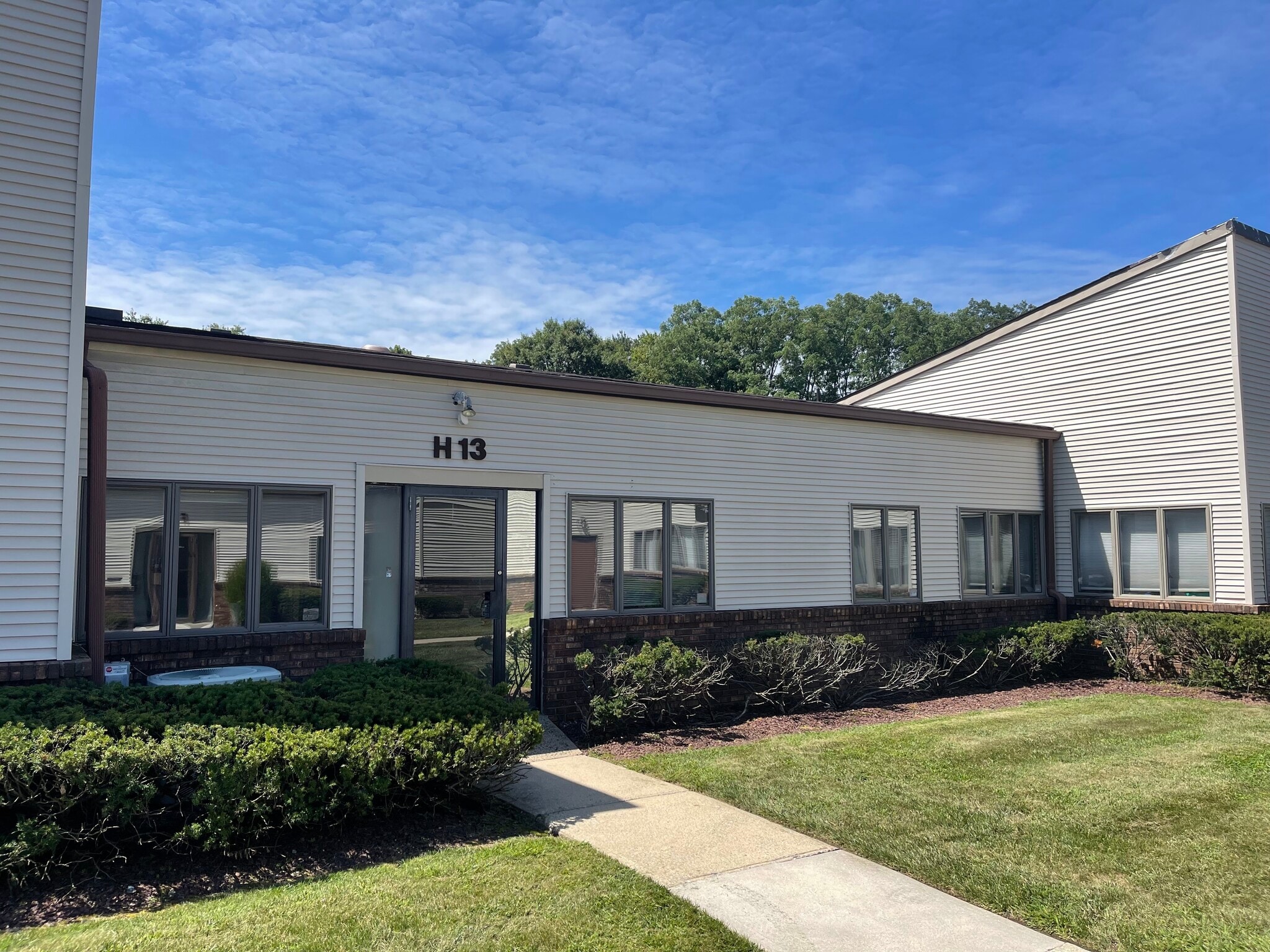 H13 Brier Hill Ct, East Brunswick, NJ for sale Building Photo- Image 1 of 1