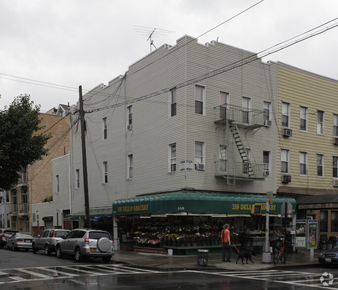 359 Graham Ave, Brooklyn, NY for lease - Building Photo - Image 1 of 6