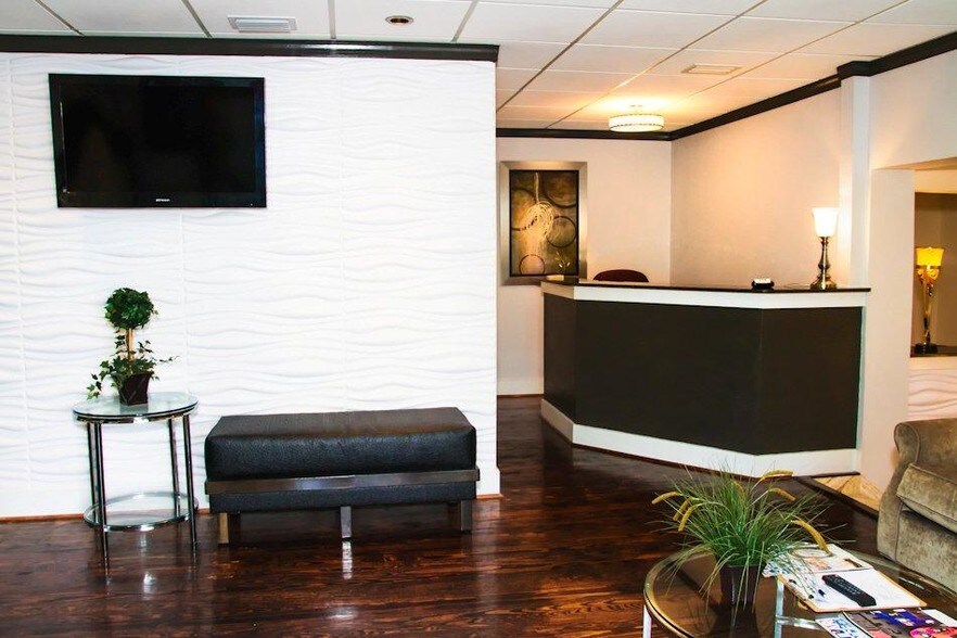 4124 W Linebaugh Ave, Tampa, FL for sale - Lobby - Image 3 of 6