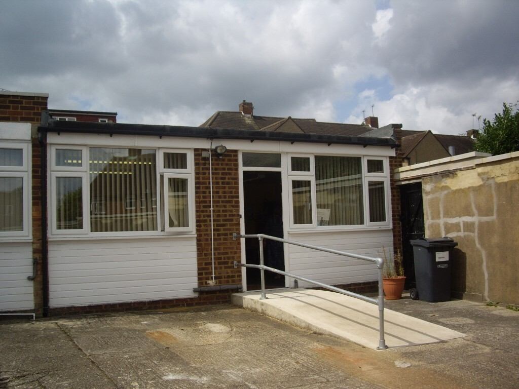 Dawlish Dr, Pinner, MDS HA5 5LN