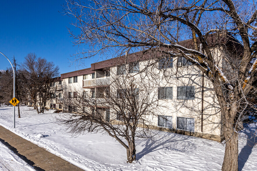 4203 107 St NW, Edmonton, AB for sale - Primary Photo - Image 1 of 4