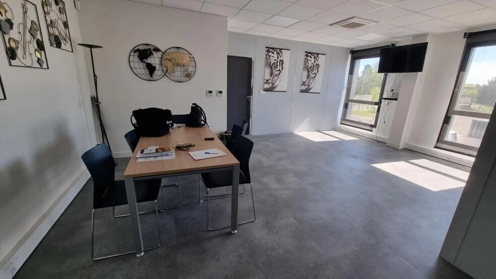 Flex in Saint-André-de-Corcy for sale - Interior Photo - Image 3 of 5