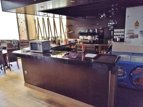 Retail in Alicante, Alicante for lease Interior Photo- Image 2 of 15