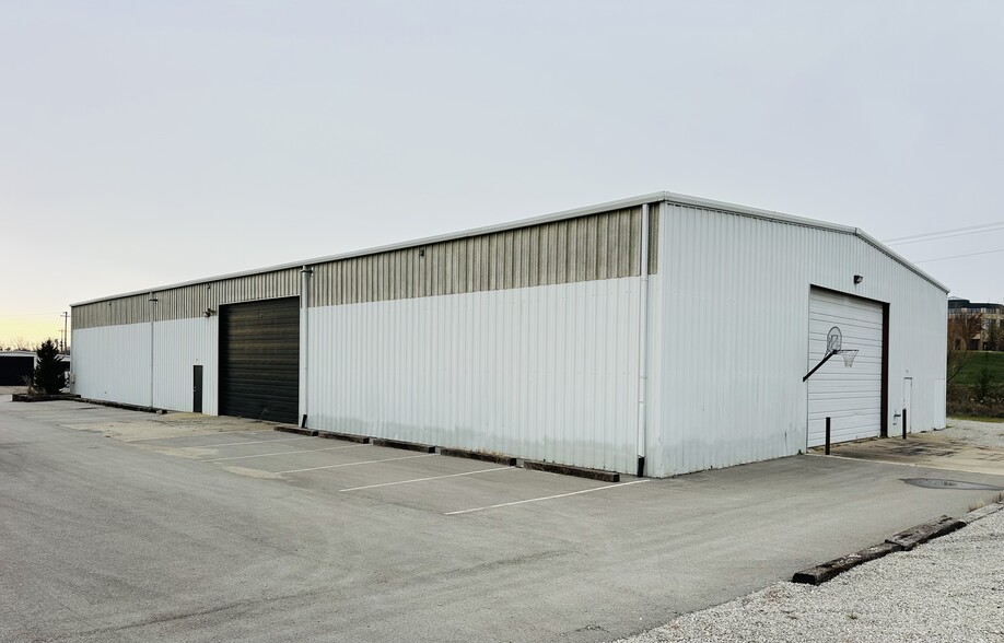 2606 E Rock Haven Rd, Harrisonville, MO for lease - Building Photo - Image 3 of 34