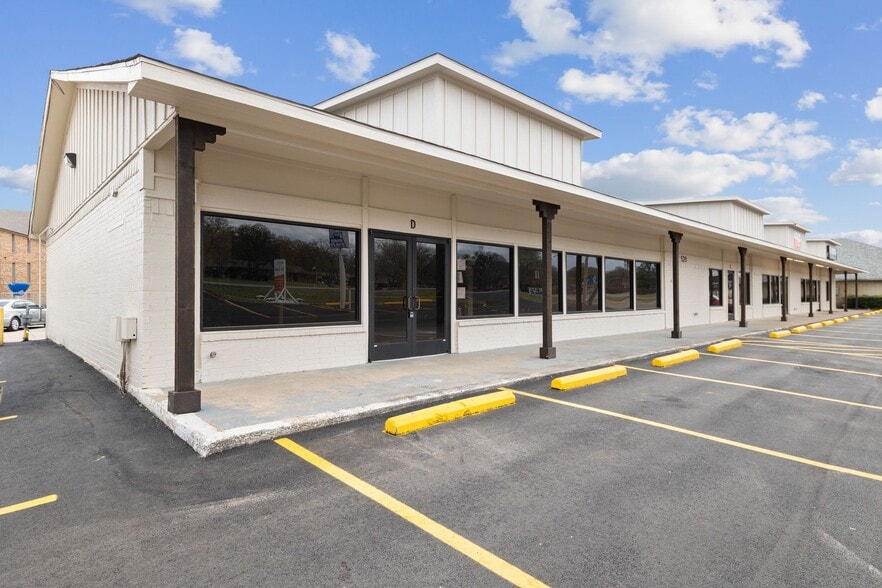520 N Broadway St, Joshua, TX for lease - Building Photo - Image 1 of 5
