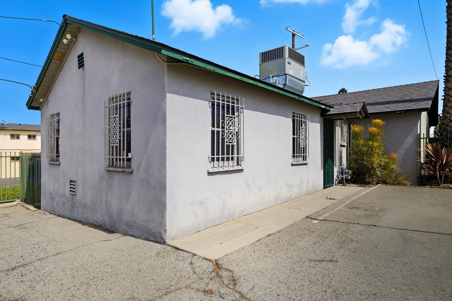 7601 Crenshaw Blvd, Los Angeles, CA for lease - Building Photo - Image 2 of 16