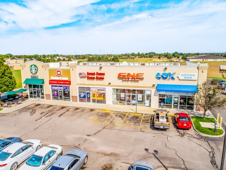 1502-1510 E 17th Ave, Hutchinson, KS for lease - Primary Photo - Image 1 of 5